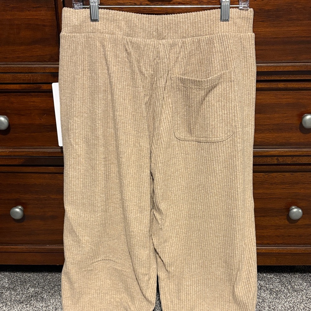 ALO Yoga Muse Wide Leg Pant - Picture 7 of 8